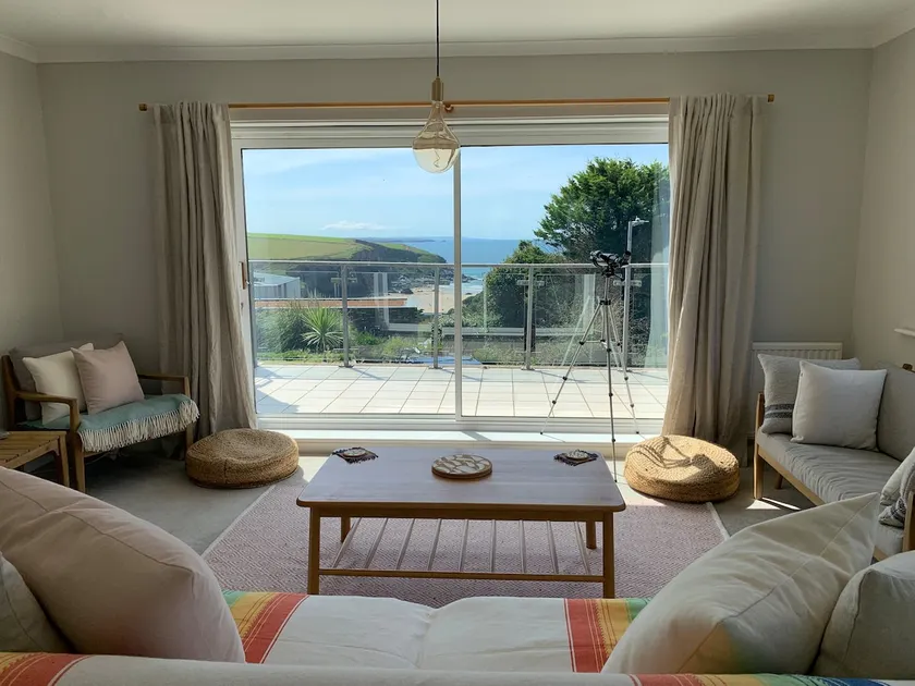 Mawgan Porth Beach House - Image 1