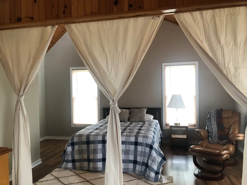 Starved rock area lovey home - Image 1