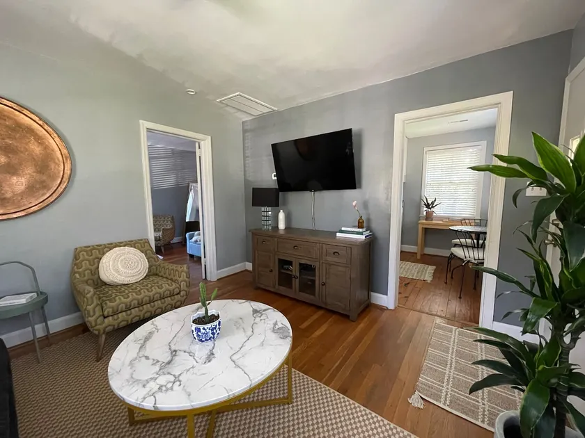 Downtown Carriage House - Image 1