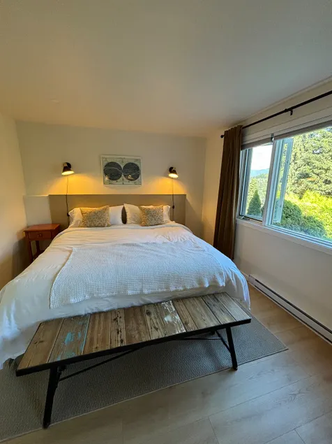 Fresh and bright uphill - Image 1
