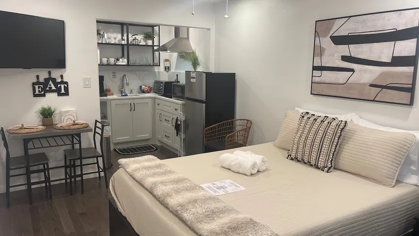Cozy and Quiet Suite - Image 1