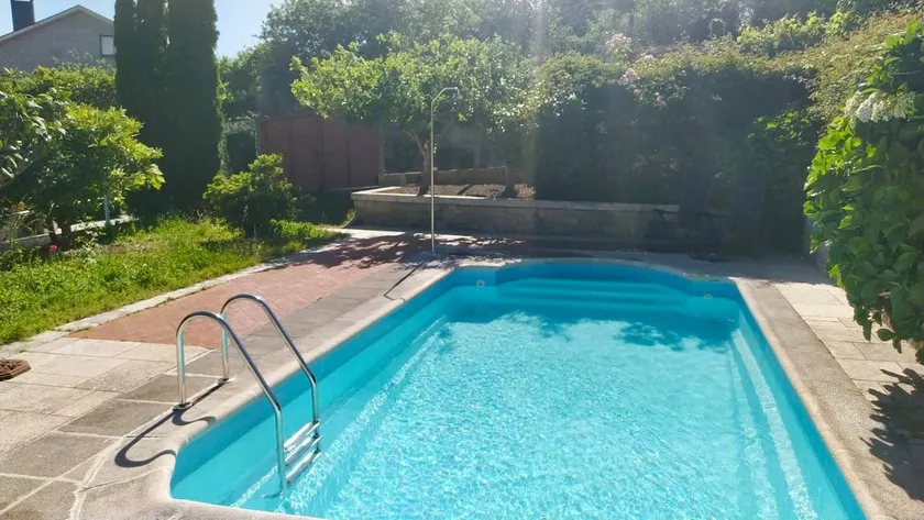 Private pool and garden. - Image 1