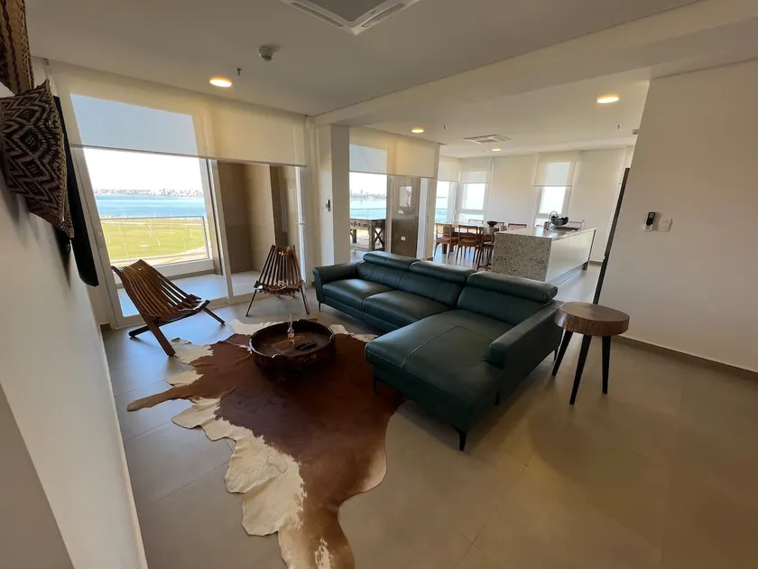 Exclusive 4-Bedroom Apartment - Image 1