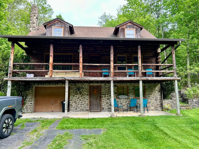 Tranquil Timber Abode, near Watkins Glen & Corning - Image 1