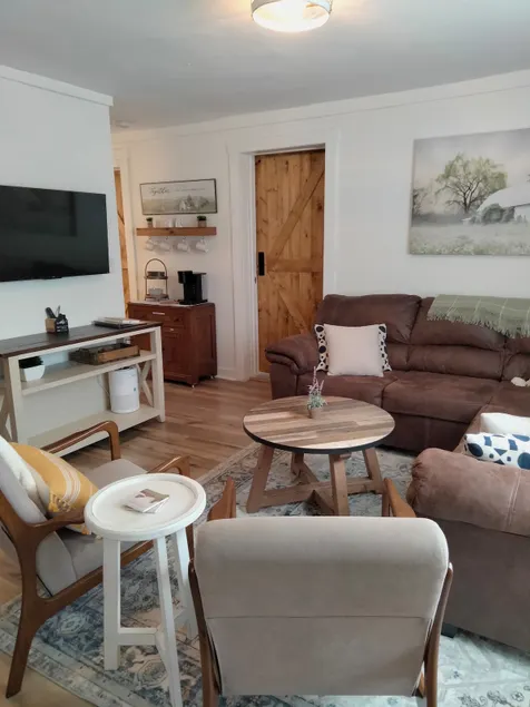 Cozy Corner Cottage - Image 1