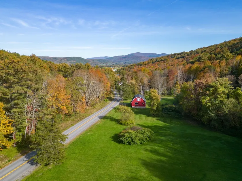 Mountain Views & Private Stream - Image 1