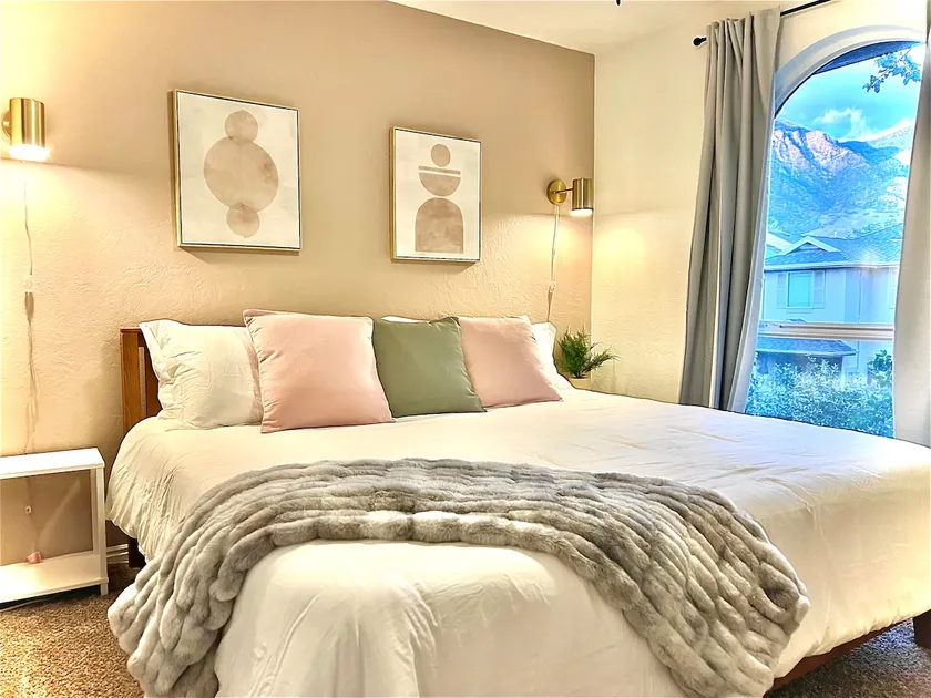 Urban Escape: Townhome Near Outdoor Adventures - Image 1