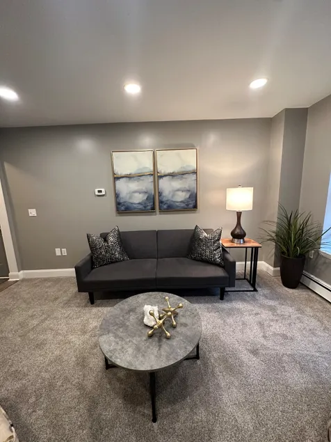 Condo minutes from Downtown - Image 1