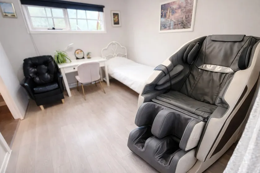 Sunshine Garden Apartment · Massage Chair, Close to Beach & City Center - Image 1