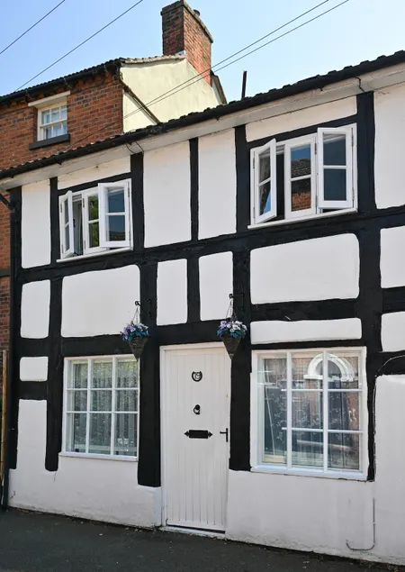 17th Century Town Cottage in Wem - Image 1