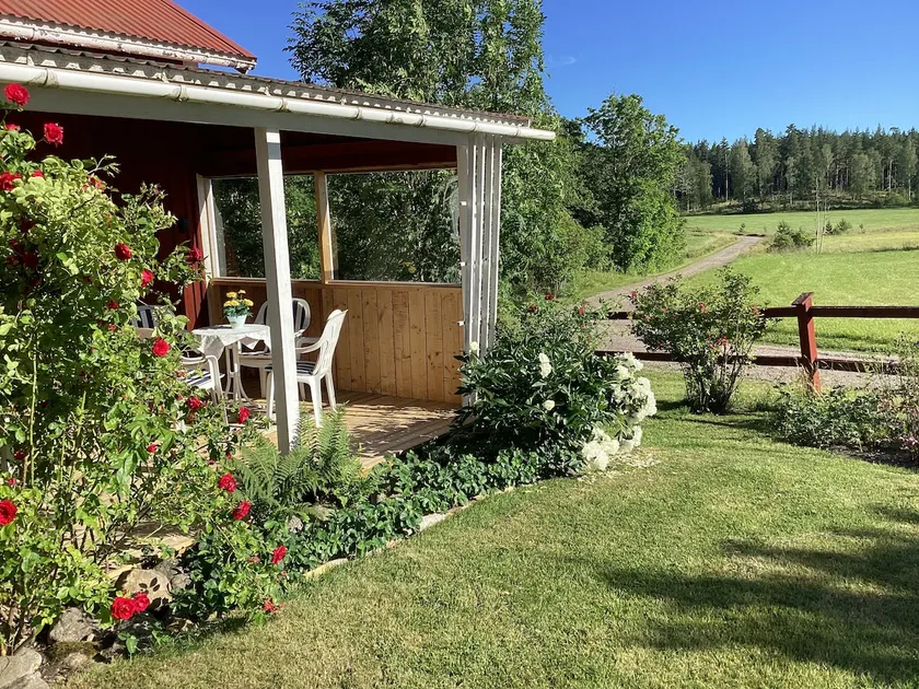 Cabin in pastoral idyll - Image 1