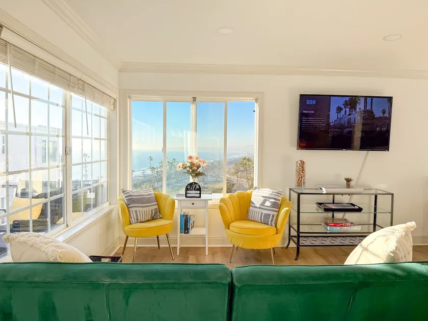 Golden Coast Cottage - Image 1