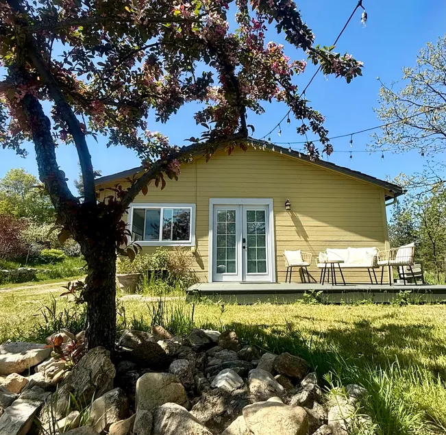 Mindy’s Ashland Hideaway - Image 1
