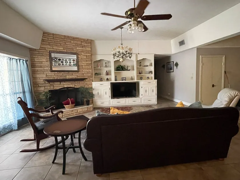 Spacious Living Area Triplex Unit! - Image 1