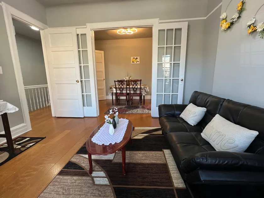 Beautiful and cozy 2 bdrm apt. in Journal Square - Image 1