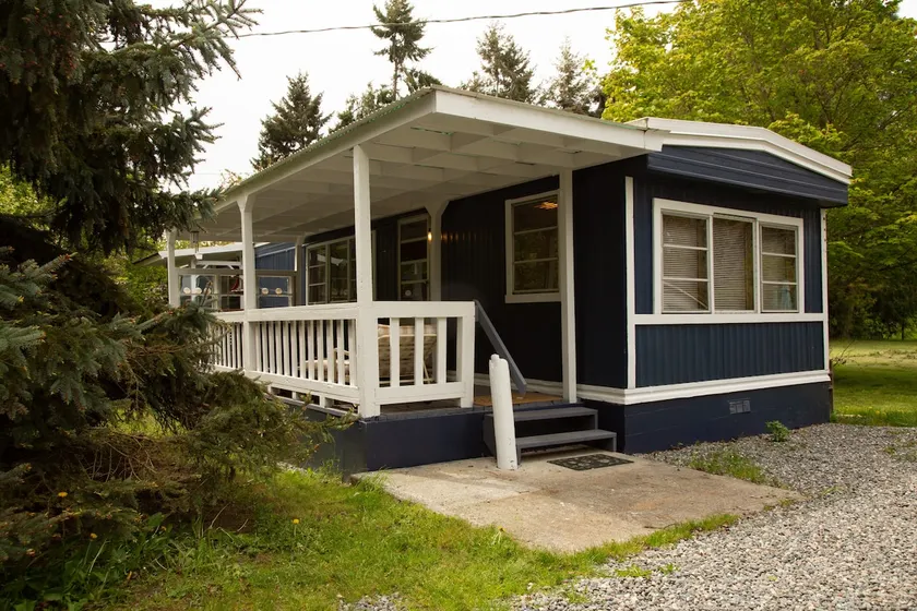 Nana’s Beach Bungalow - Image 1