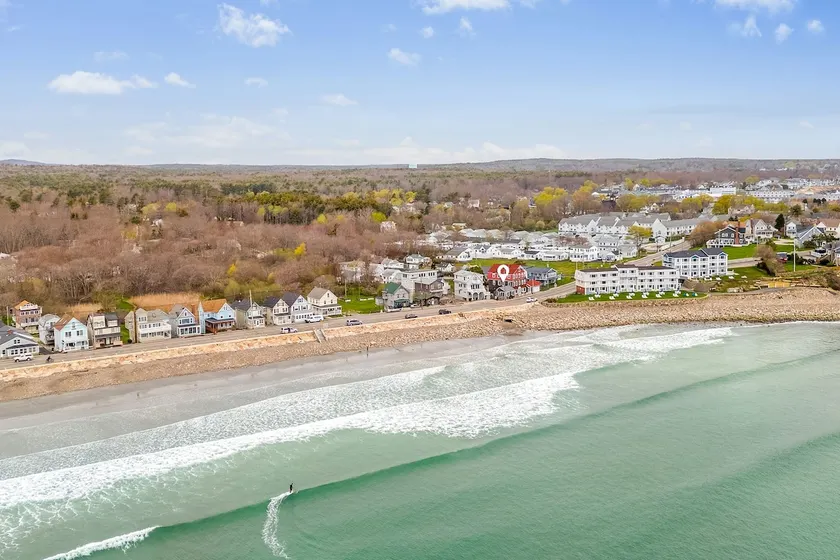 Oceanfront Cottage on Long Sands Beach - Sleeps 4 - Image 1