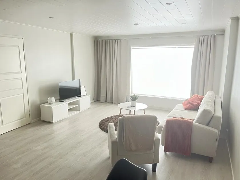 Completely renovated large two-room apartment. - Image 1