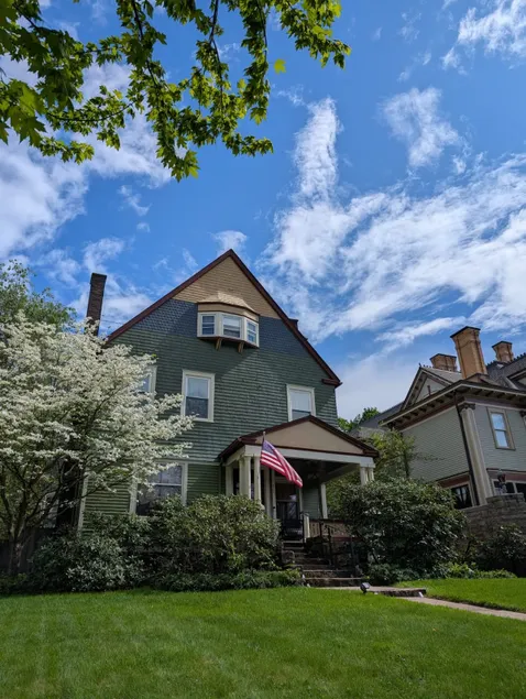 Victorian River Trail Retreat - Williams House - Image 1