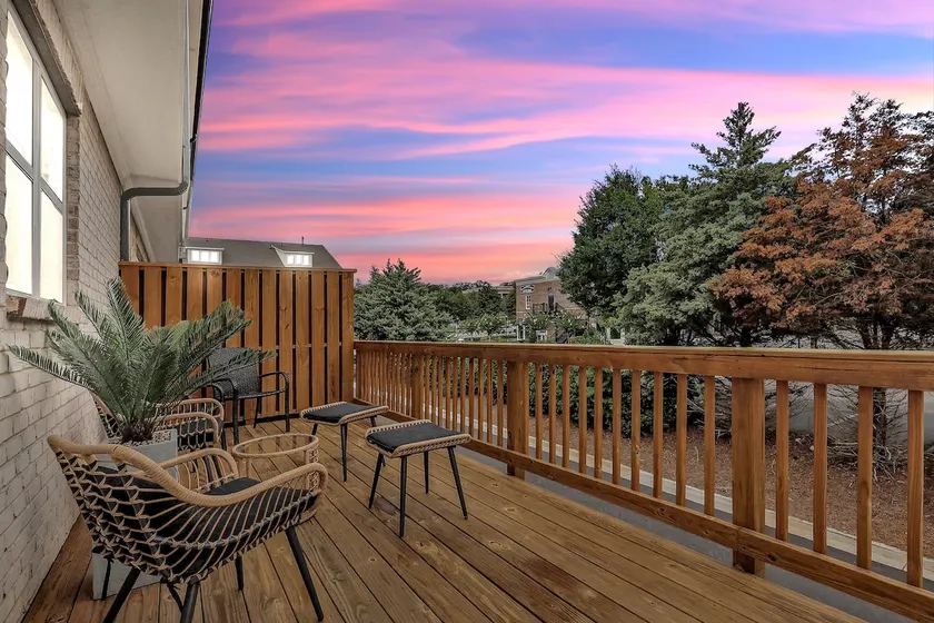Modern 2BR Townhome | King Beds | Near Mall GA - Image 1