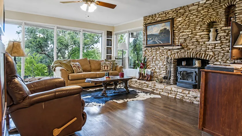 Private 172-Acre Farm with River Access - Image 1