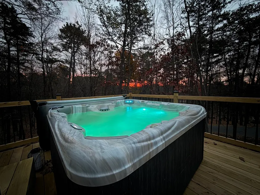Toasted Marshmallow Chalet | Hot Tub & Fire Pit - Image 1