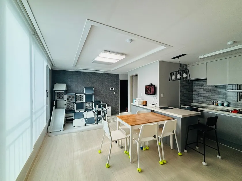 Private house for 8 people, 2 rooms, jungle gym for children, parking for 3 cars available for parties, rooftop night view, ocean view - Image 1