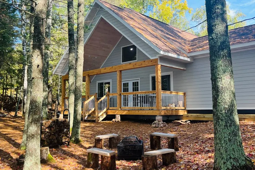 Dog-Friendly Lakefront Getaway with Dock & AC - Image 1