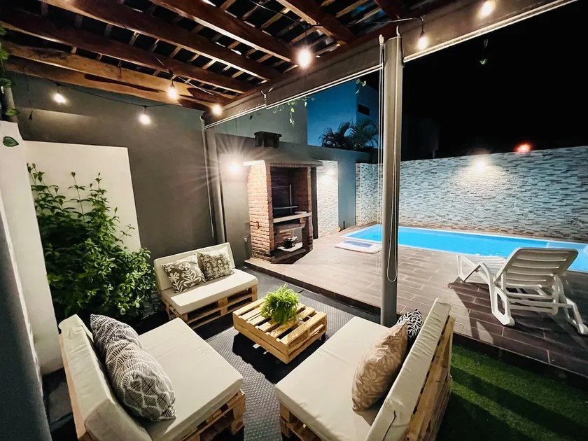 Beach house with pool and exclusive beach 18 people - Image 1