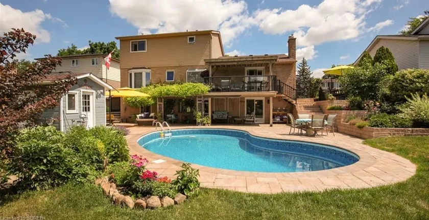 Backyard Oasis Guesthouse. - Image 1