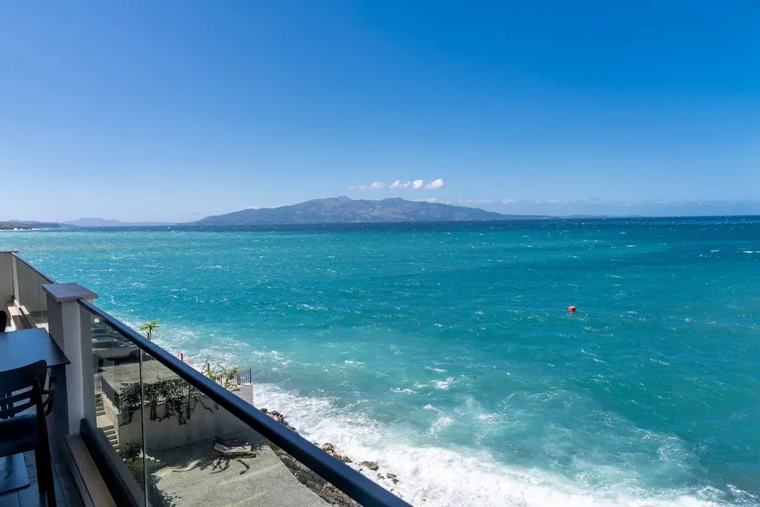 Beachfront 3BR,2BA Luxury Flat. Panoramic view - Image 1