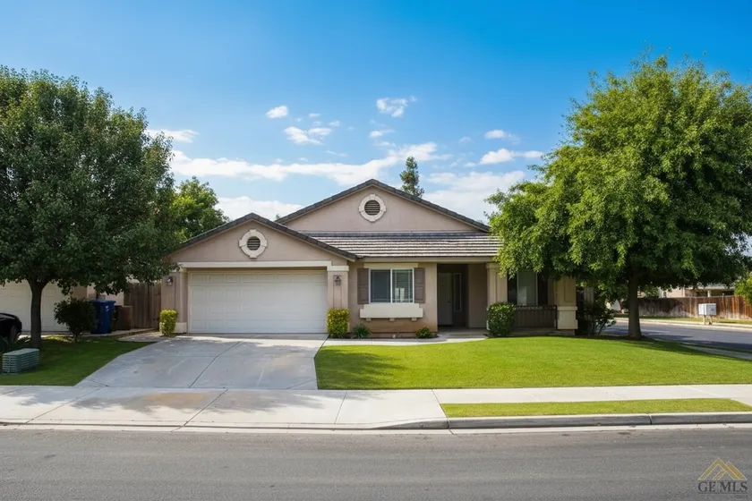 Spacious Home – BBQ, EV, Comfy Beds, Near Shops - Image 1