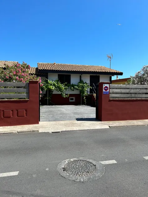 Beachfront house - Image 1