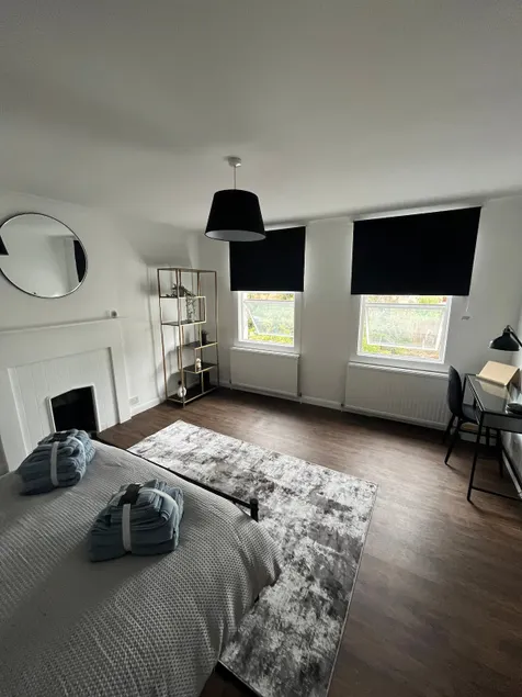 Beautiful 1 Bed Flat Sleeps 4 - Image 1