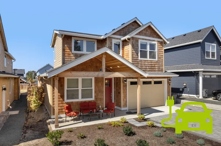 Gourmet Kitchen-Perfect For Families-Firepit-1 Dog - Image 1