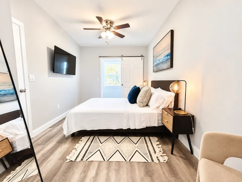 Gorgeous Apartment • 1BR Near PBI • Sleeps 4 - Image 1