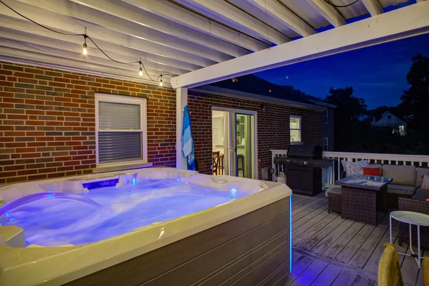 3BR Hot Tub Retreat Near Cincinnati Attractions - Image 1