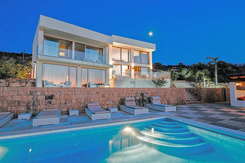Modern villa with pool | 8 PAX - Image 1
