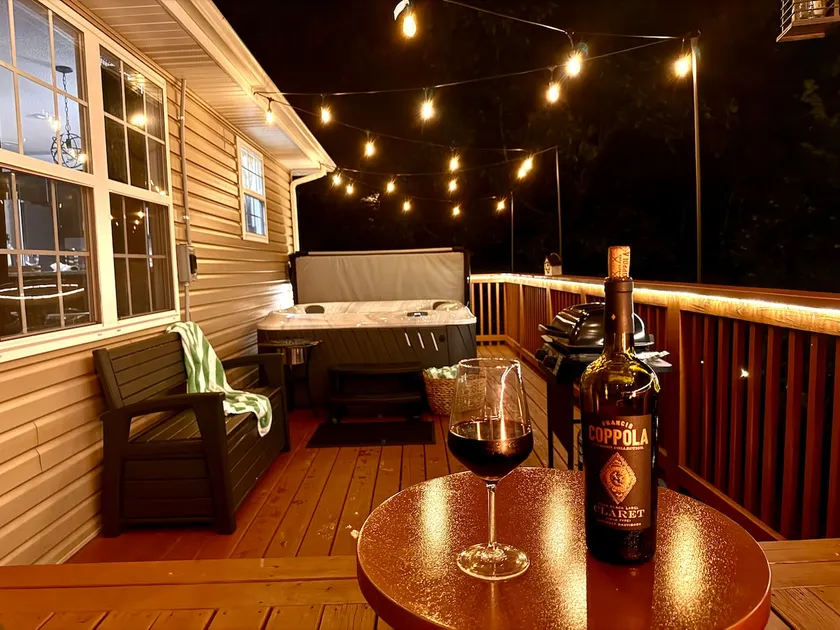 Hot Tub • Firepit • 3BR Bike-in/out MTB•Retreat - Image 1