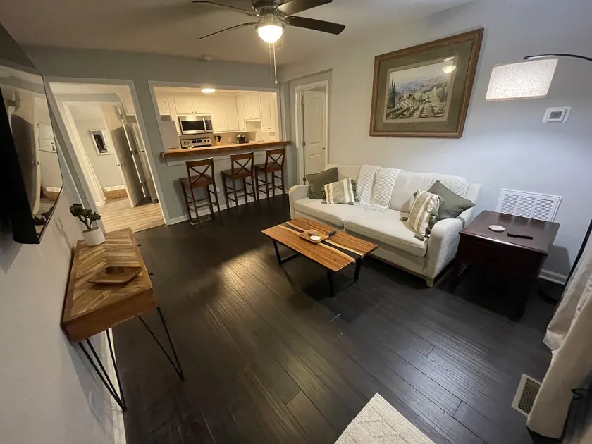 Cozy Villa near downtown. - Image 1