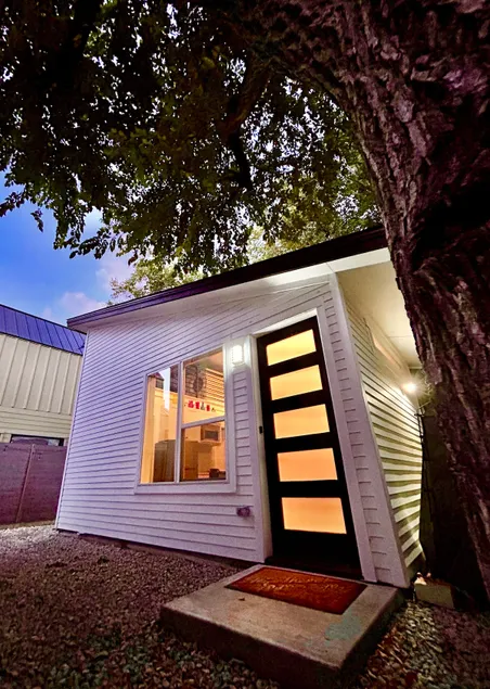 Modern Austin Tiny Home in Chill Neighborhood - Image 1