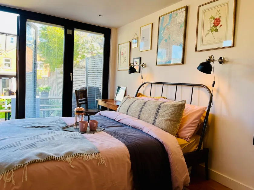 Beautiful garden suite - Image 1