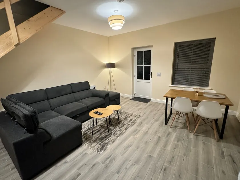 Self Catering Modern Apartment - Image 1