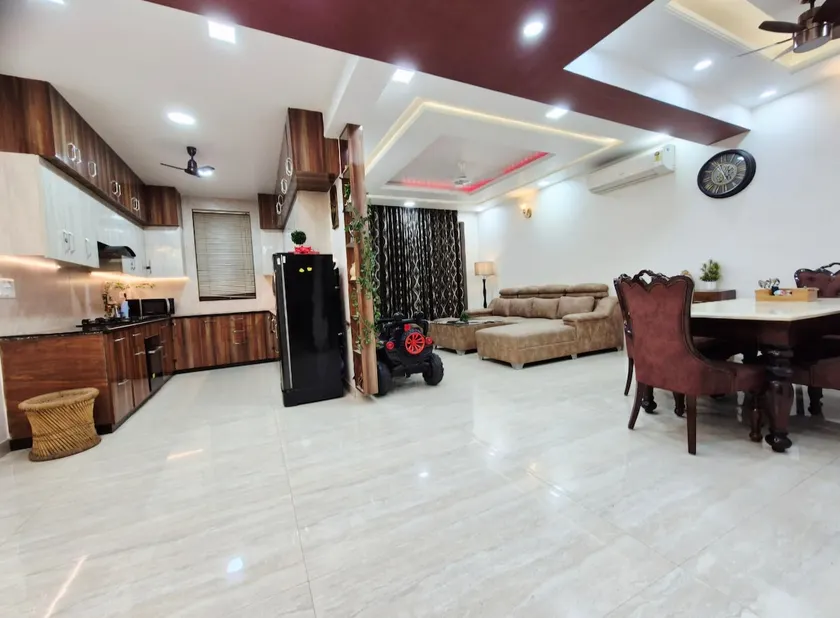 Happy Feet Homestay @15 min distance frm Expo Mart - Image 1