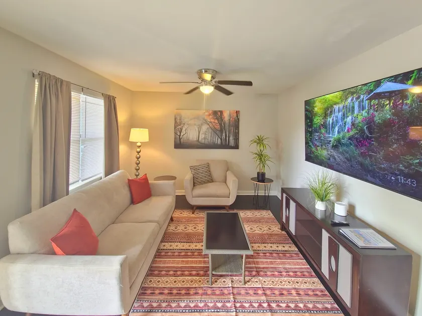 Pineville Contemporary - Image 1