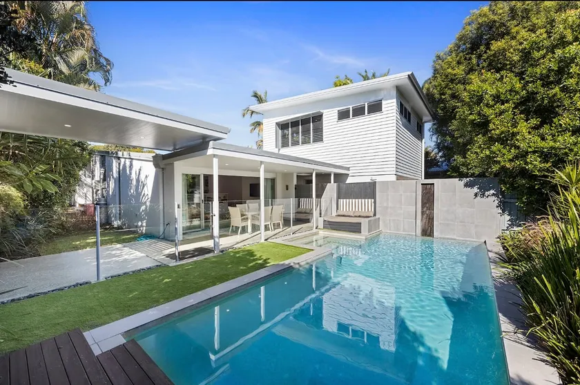 The Noosa Loft - Private, Close to Everything! - Image 1
