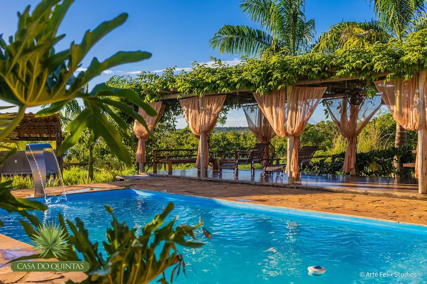 Lakeside House, Pool and Amazing Sunset - Image 1