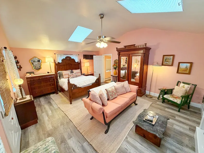 Enchanting Cottage in the Heart of Southampton Vil - Image 1