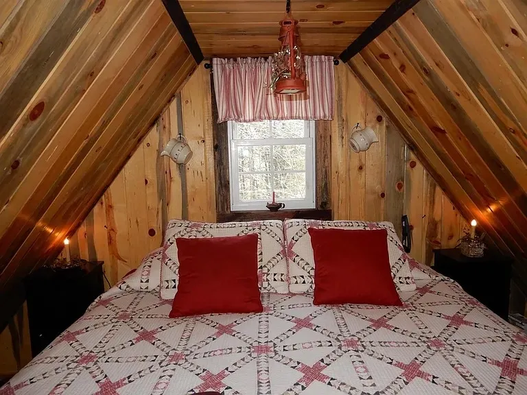Cozy waterfront cabin - Image 1