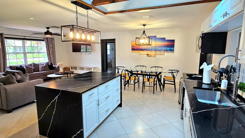 Updated 4 bed/3 bath Near Dwntn & Beach - Image 1